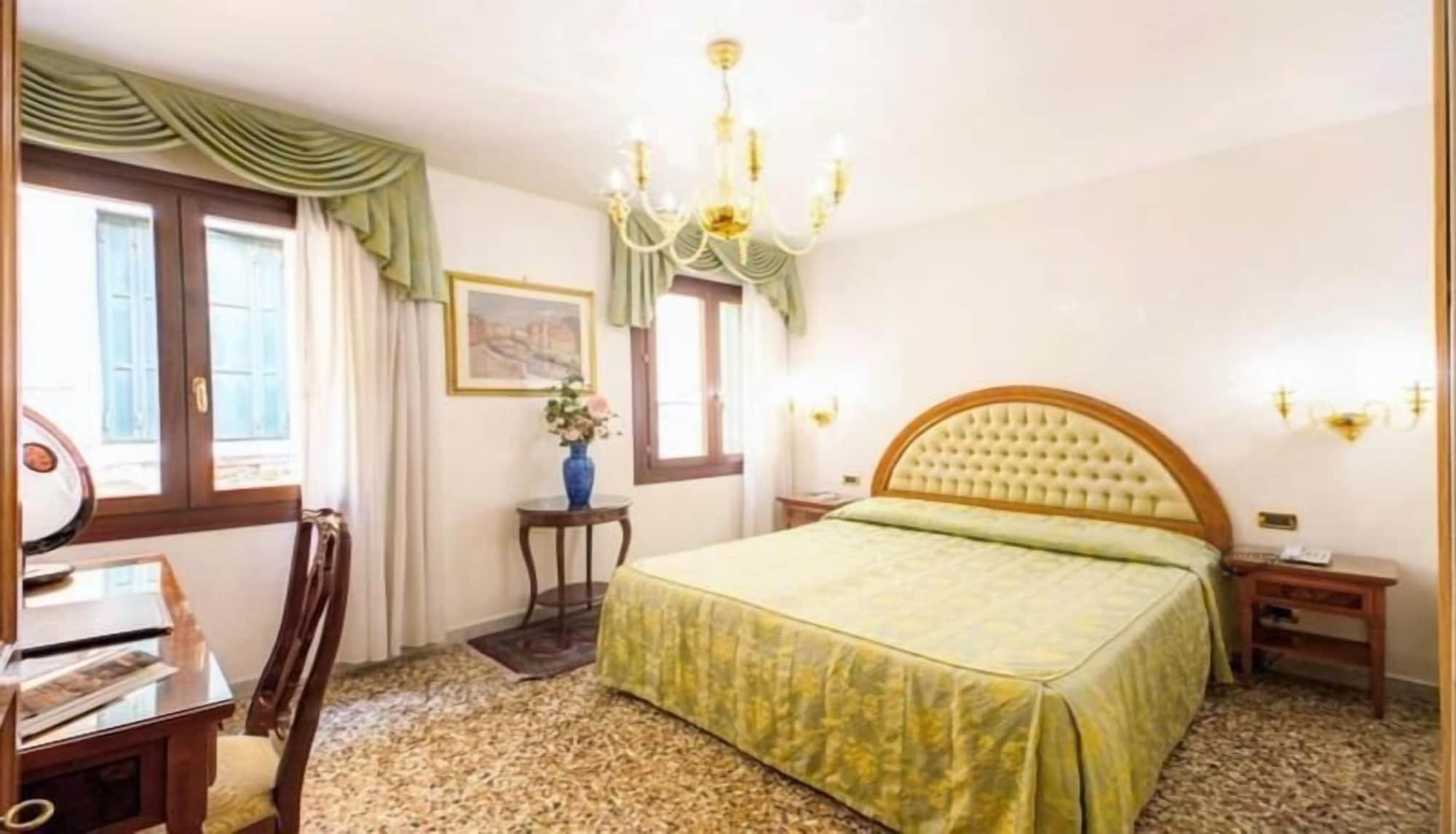 Antica Casa Carettoni Hotel เวนิส ภายนอก รูปภาพ