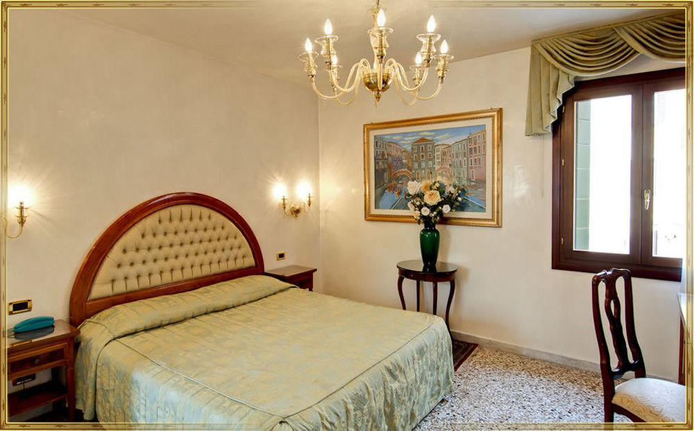 Antica Casa Carettoni Hotel เวนิส ภายนอก รูปภาพ