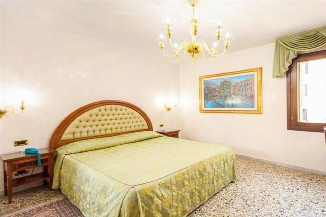 Antica Casa Carettoni Hotel เวนิส ภายนอก รูปภาพ